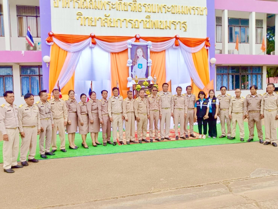 นายนราวุฒิ ศิริผลา  นายกเทศมนตรีตำบลหนองนกทา พร้อมด้วยคณะผู้บริหาร ประธานสภา รองประธานสภา สมาชิกสภา หัวหน้าส่วนราชการ ข้าราชการ พนักงานจ้าง เข้าร่วมพิธีเปิดหน่วยแพทย์อาสาสมเด็จพระศรีนครินทราบรมราชชนนี (พอ.สว.)