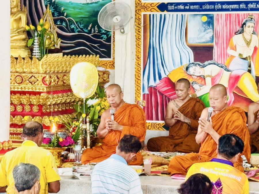 วันศุกร์ที่ 15 สิงหาคม 2568 เวลา 10.00 น. เทศบาลตำบลหนองนกทา นำโดย นายนราวุฒิ ศิริผลา นายกเทศมนตรีตำบลหนองนกทา พร้อมด้วยคณะผู้บริหาร นายสำลี เหลากลม ประธานสภาฯ  และสมาชิกสภาเทศบาล ร่วมทำบุญถวายสังฆทาน ประจำปี 2568 ณ วัดภูสมสร้าง